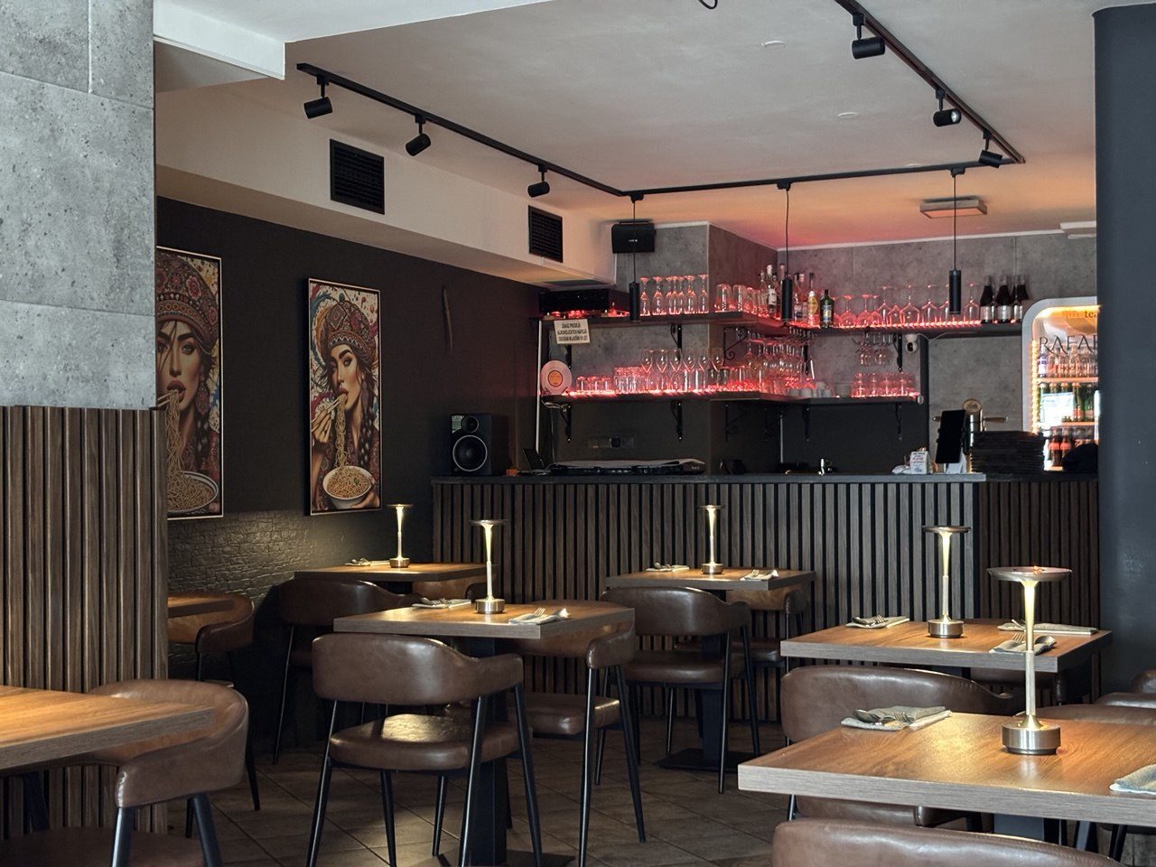 Interiér restaurace Rafariz Noodle House